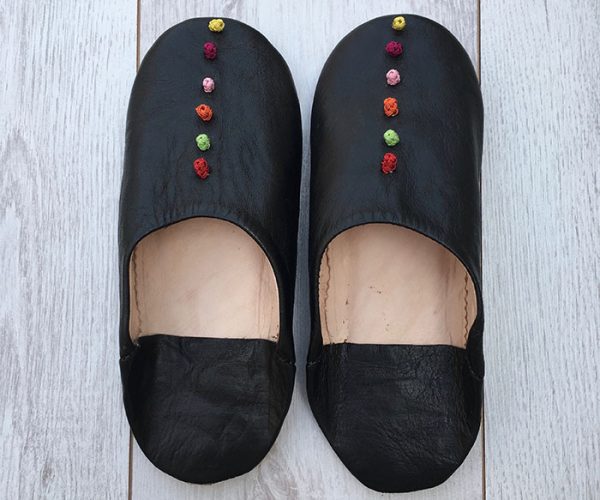 MOROCCAN POM POM BABOUCHE SLIPPERS – BLACK - craftkechbrand